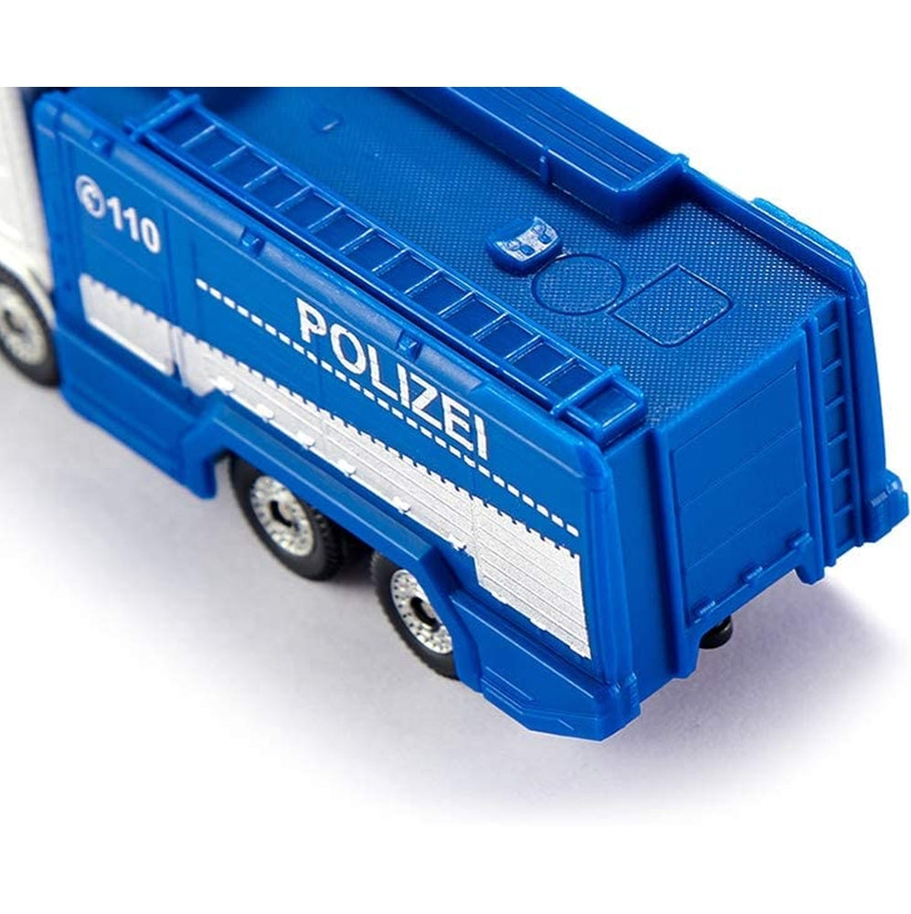 camion della polizia con idrante