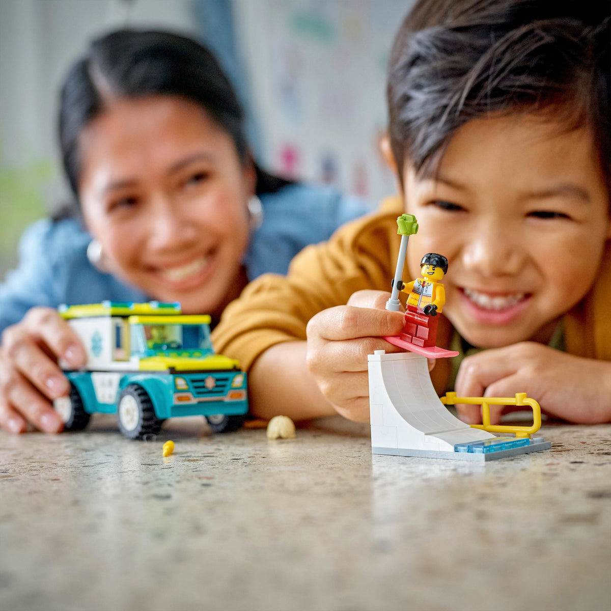 LEGO City 60403 ambulanza di emergenza e snowboarder