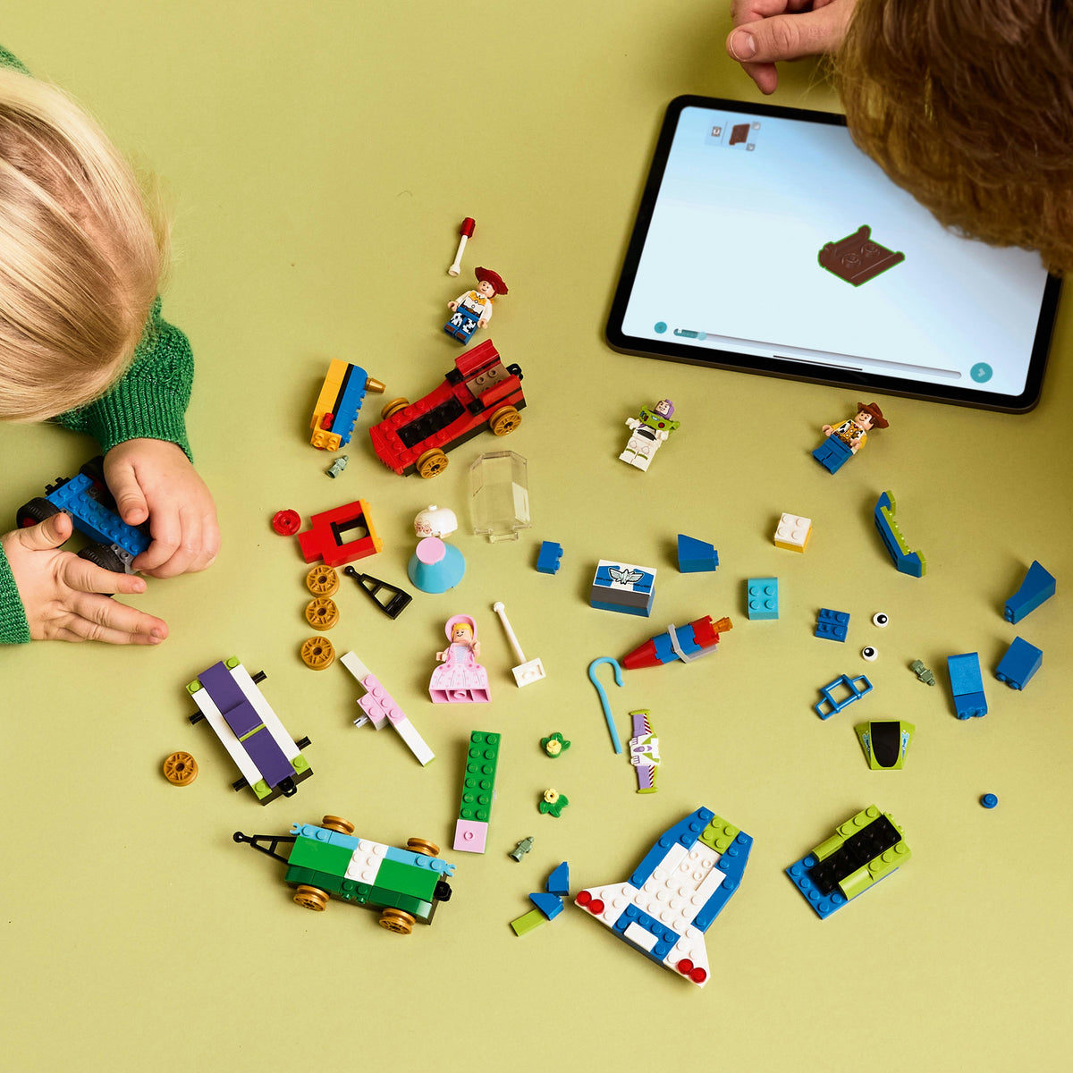 LEGO Disney Classic 43264 Toy Story: Treno e Auto RC celebrativi
