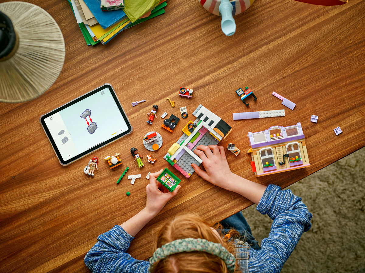 LEGO Friends 42653 Negozio di musica e appartamento
