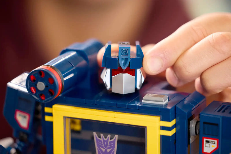 LEGO Icons 10358 transformers: soundwave