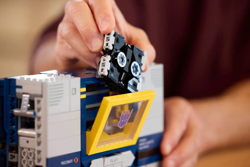 LEGO Icons 10358 transformers: soundwave