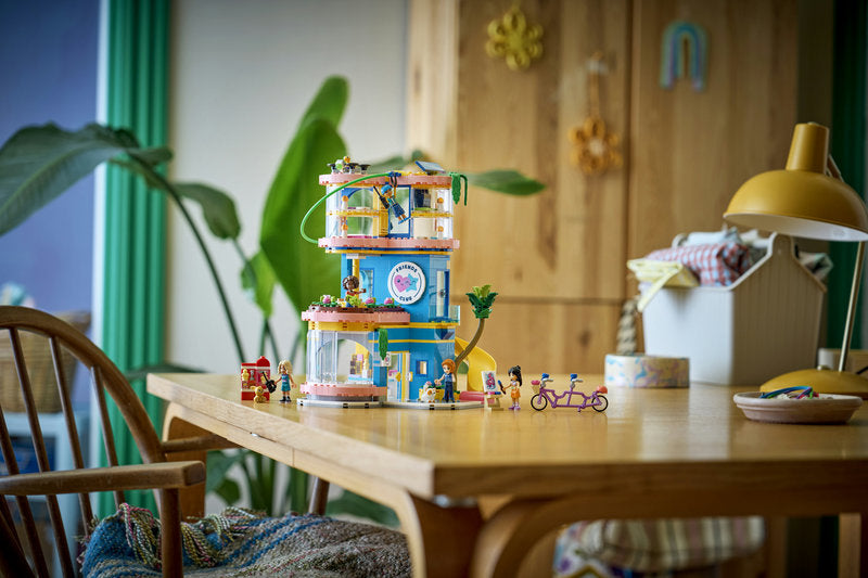 LEGO Friends 42689 casa dell'amicizia di heartlake city