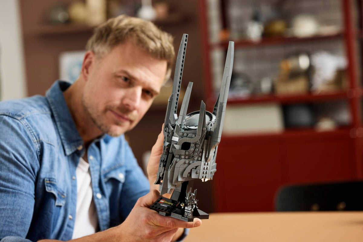LEGO Icons 11373 il signore degli anelli: elmo di sauron