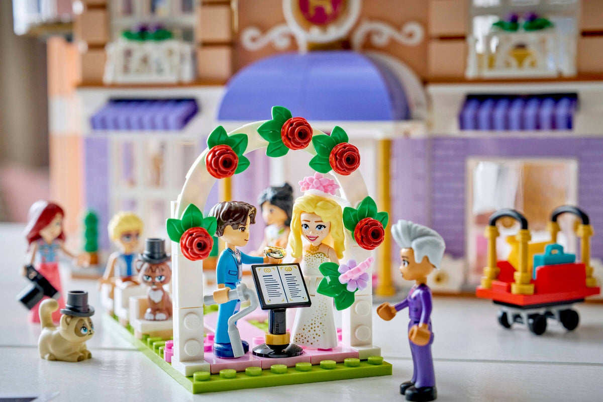 LEGO Friends 42704 grand hotel di heartlake city