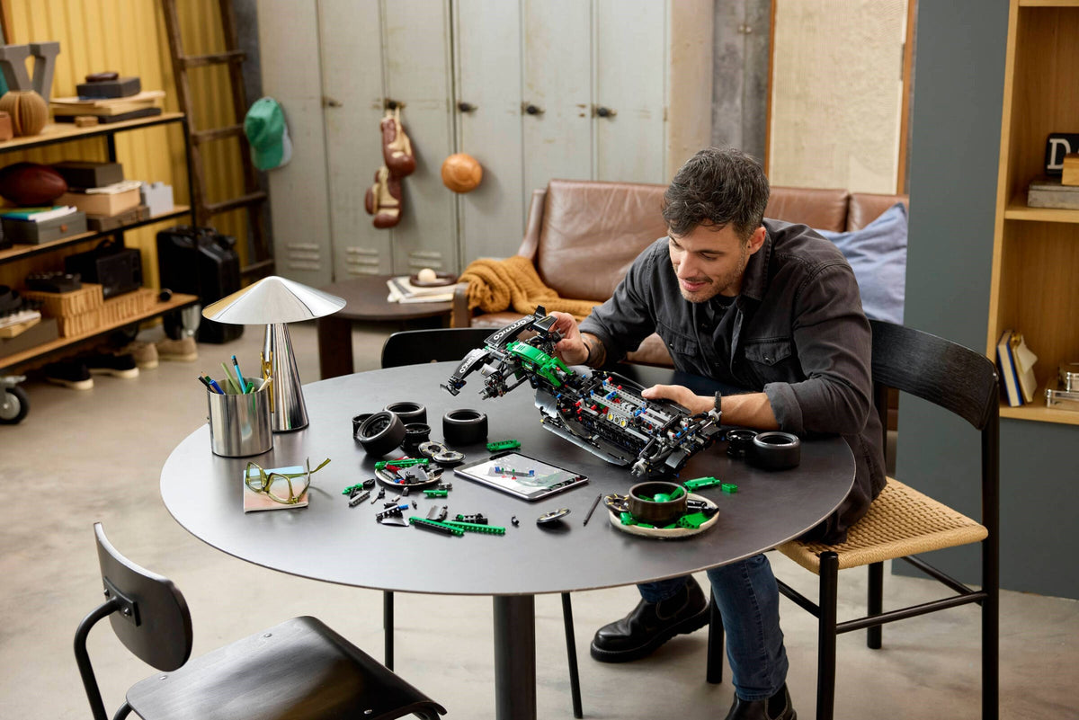LEGO Technic 42240 auto f1® aston martin aramco amr24